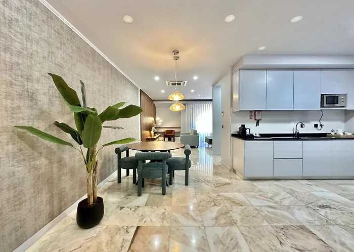 Bright Near Bolhao Metro Station * Oporto