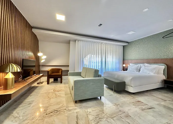 Bright Near Bolhao Metro Station * Порту