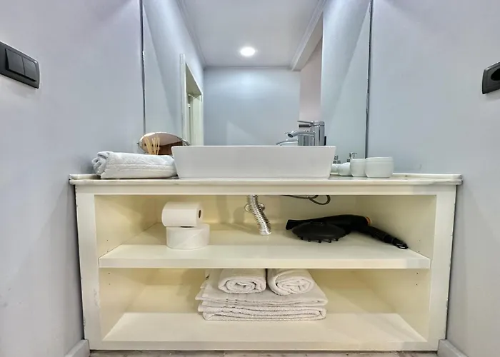 Bright Near Bolhao Metro Station Apartment *